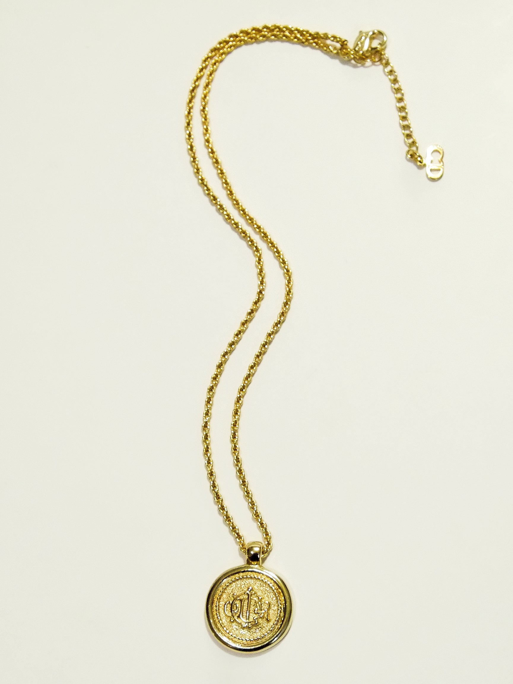 Designer Necklaces for Women: Pendant, Choker | DIOR